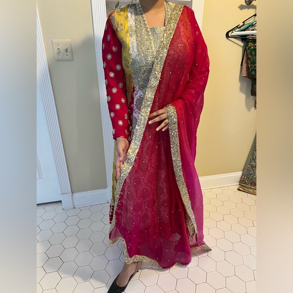 Beautiful desi 4 piece dress. Lightly worn, bright colors. Medium to small size. - Picture 7 of 8